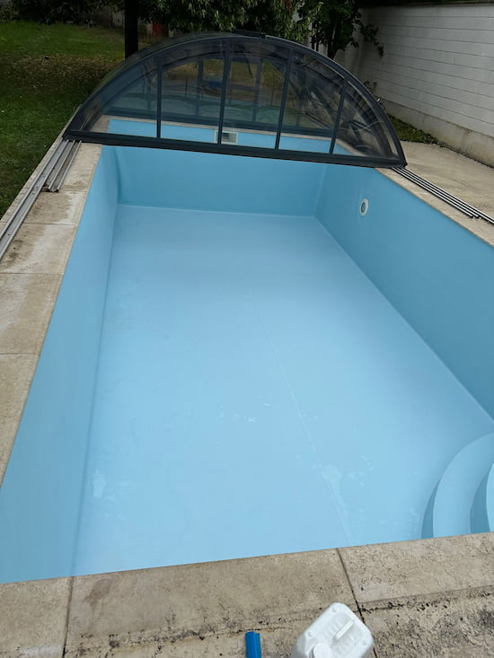sauberer Pool